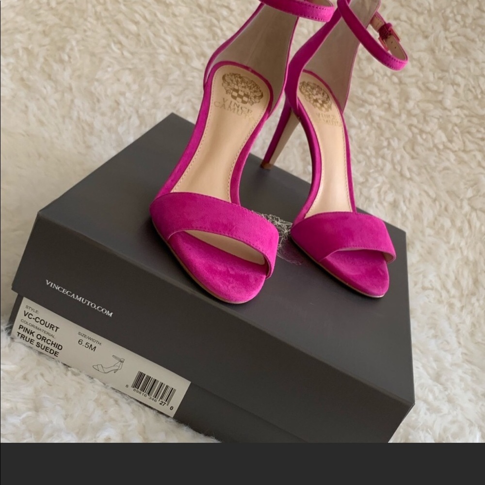 Heeled sandal brand new!